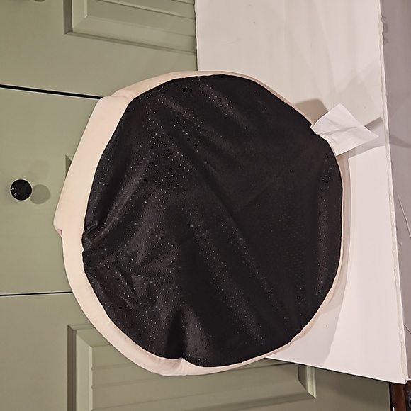 Whisker City Cozy Squishmallow style petbed - Picture 3 of 3